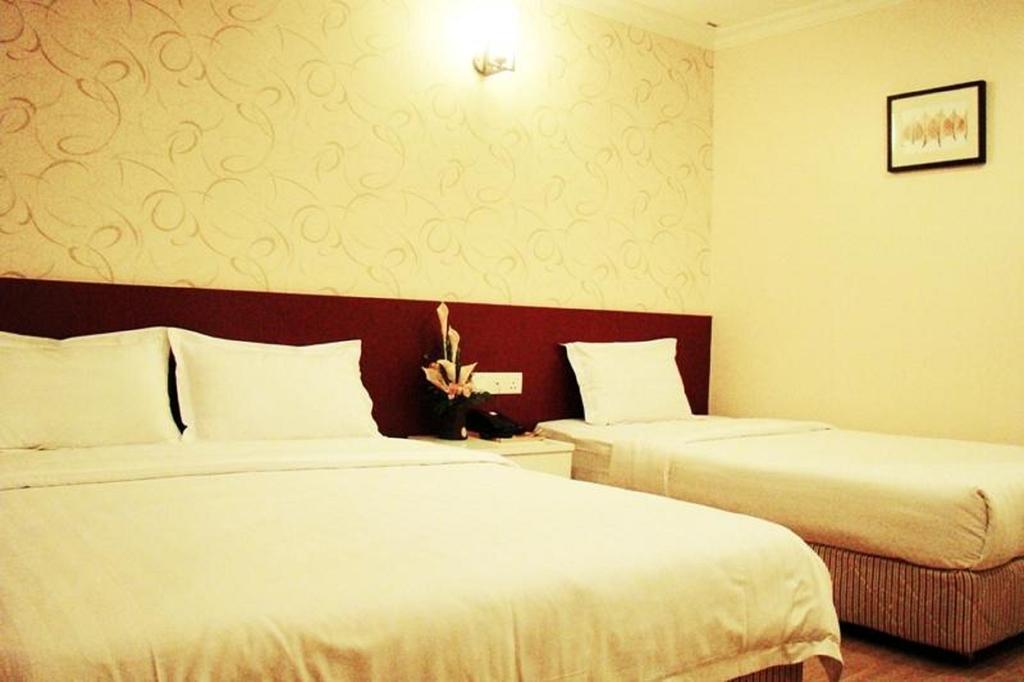 Adel Hotel Putatan Habitación foto